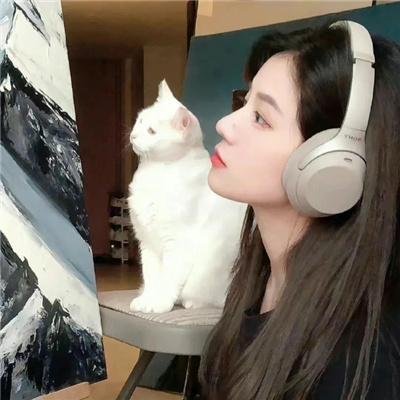 他在窥着你